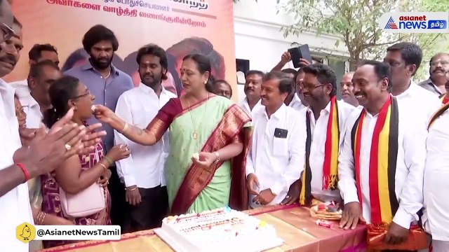 பிறந்த நாளில் வாழ்த்து மழையில் நனைந்த பிரேமலதா விஜயகாந்த் தொண்டர்கள் புடைசூழ கேக் வெட்டி கொண்டாட்டம்