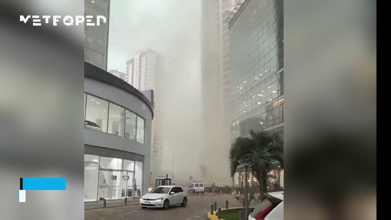 A gust front brings very damaging winds to Puerto Madero, Argentina