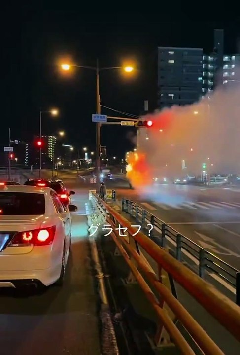 Son camion prend feu, il se précipite vers une caserne de pompiers