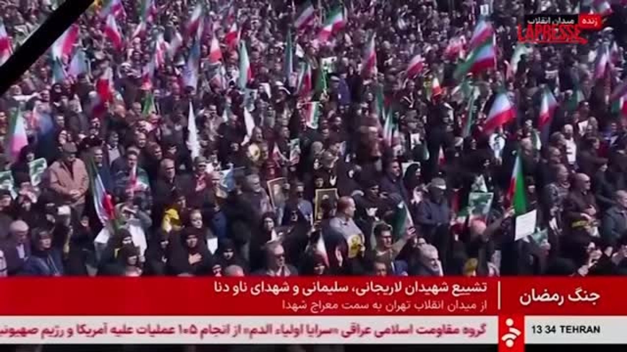 In centinaia a Teheran per i funerali di Ali Larijani e suo figlio