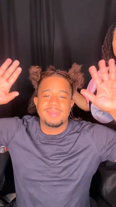 Mon pote voulait tester la coupe que j’ai sur la tête…  Alors je lui ai fait la transformation complète ✂️🔥  Du début jusqu’au résultat final.  Vous notez combien /10 ? 👀  #coiffure #avantapres #hairstyle #tresse #fulani