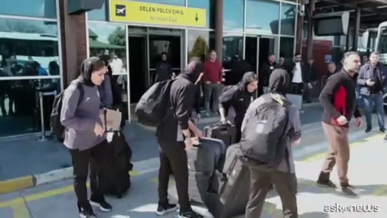 Iran, torna nazionale di calcio femminile, due ragazze in Australia