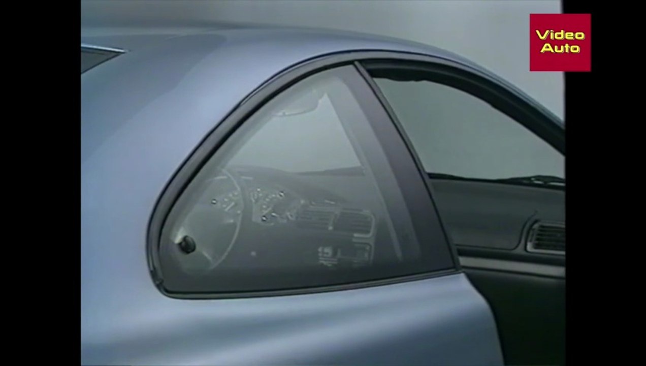 Peugeot 406 Coupé : échange d'une vitre de custode