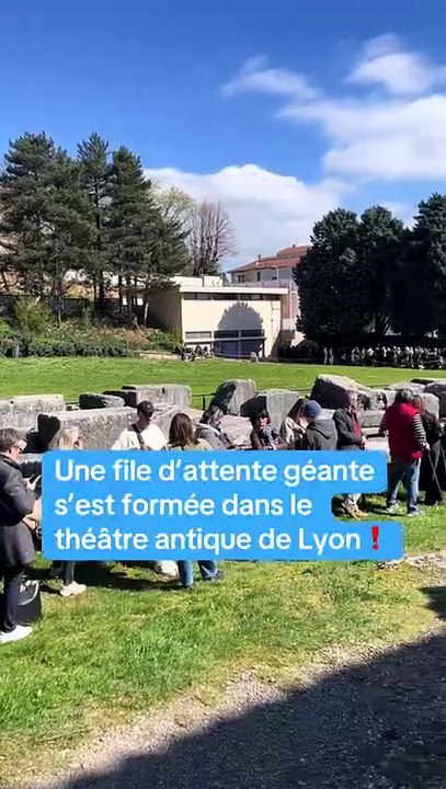Plusieurs centaines de personnes ont fait la queue devant la billetterie des Nuits de Fourvière