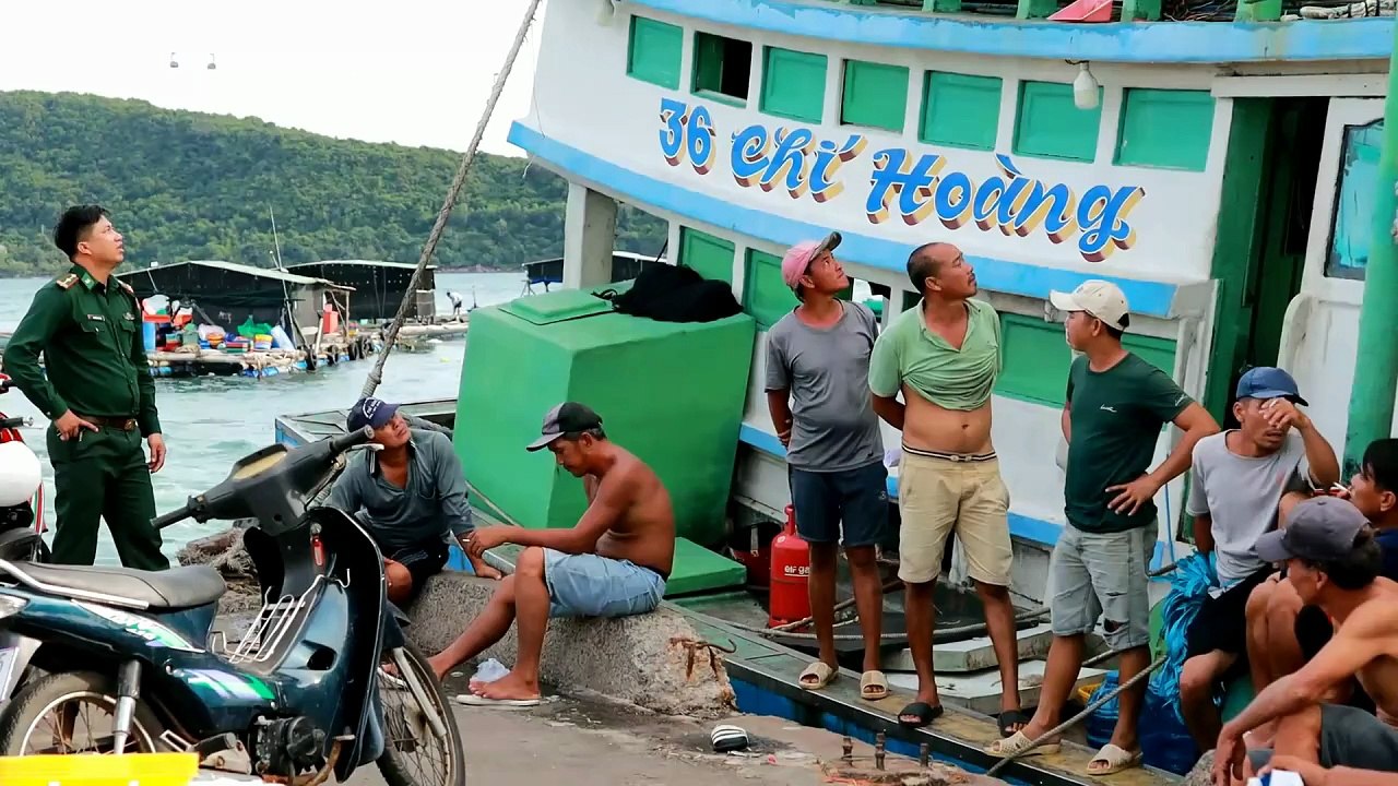 Icom IC-M73 01 Handheld VHF Marine Radio Review: Top Choice?