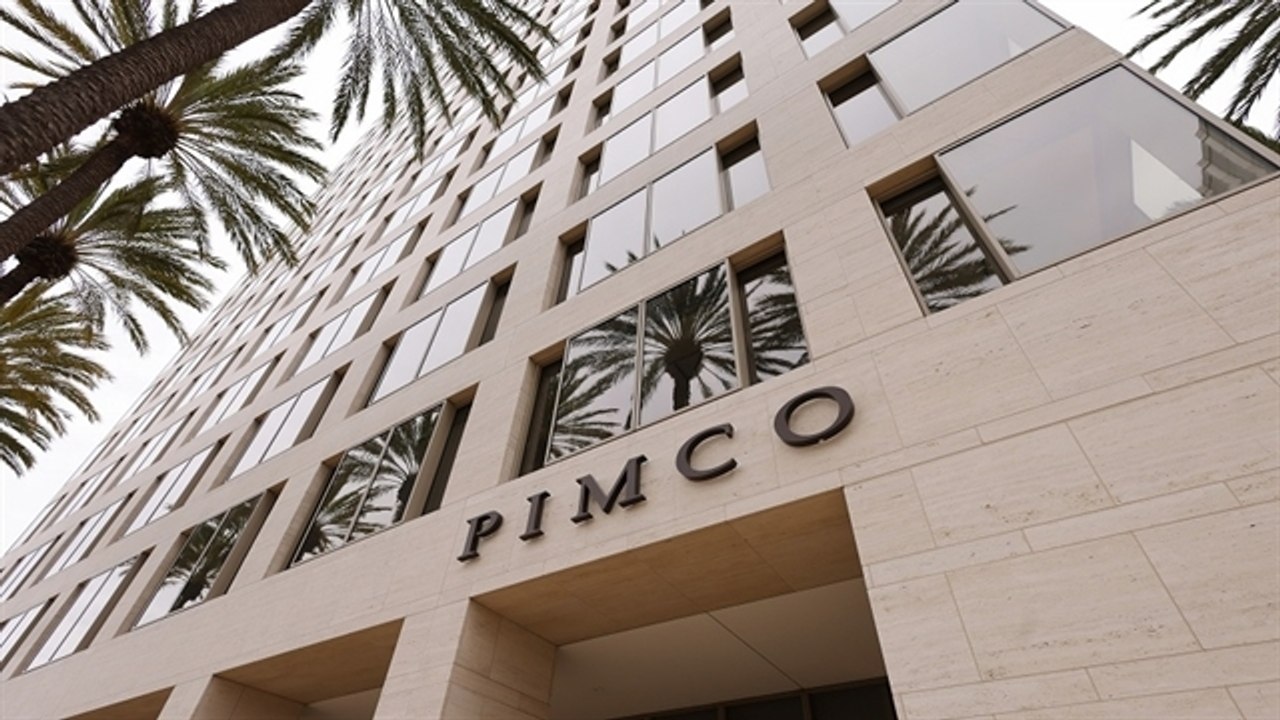 Stracke Says Pimco Avoiding 'Pretty Bad' Private Credit Loans