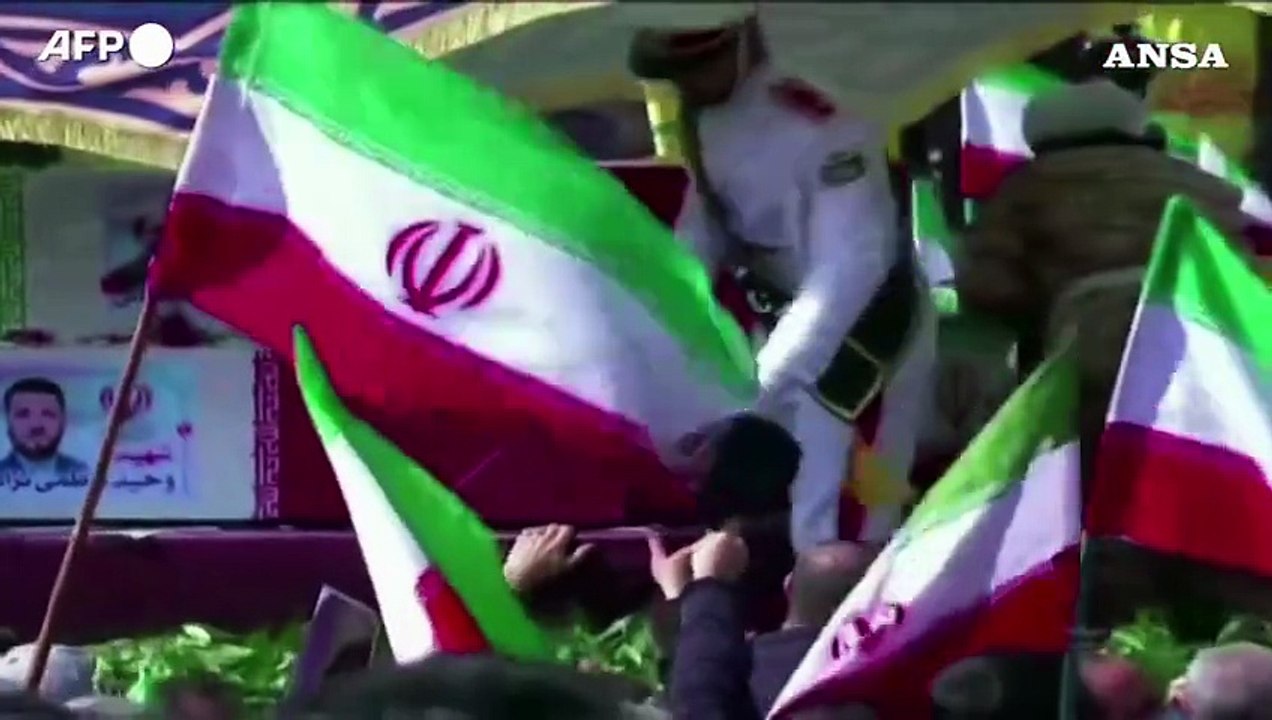 Teheran, grande partecipazione ai funerali di Larijani e Soleimani