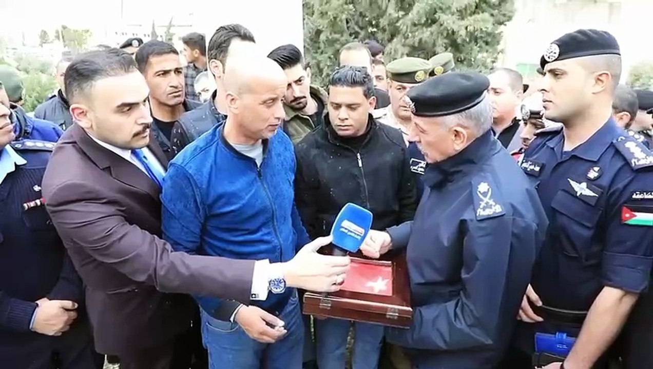 كلمات مدير الامن العام اثناء تسليم العلم لذوي الشهيد الملازم اول مراد المواجدة