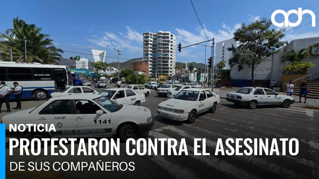 Taxistas bloquean la Costera en Acapulco tras asesinato de dos compañeros