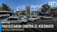 Taxistas bloquean la Costera en Acapulco tras asesinato de dos compañeros