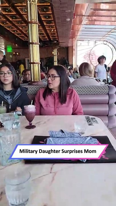 Emotional Military Reunion—Mom and Daughter Tearful Moment|| Heartsome 💖