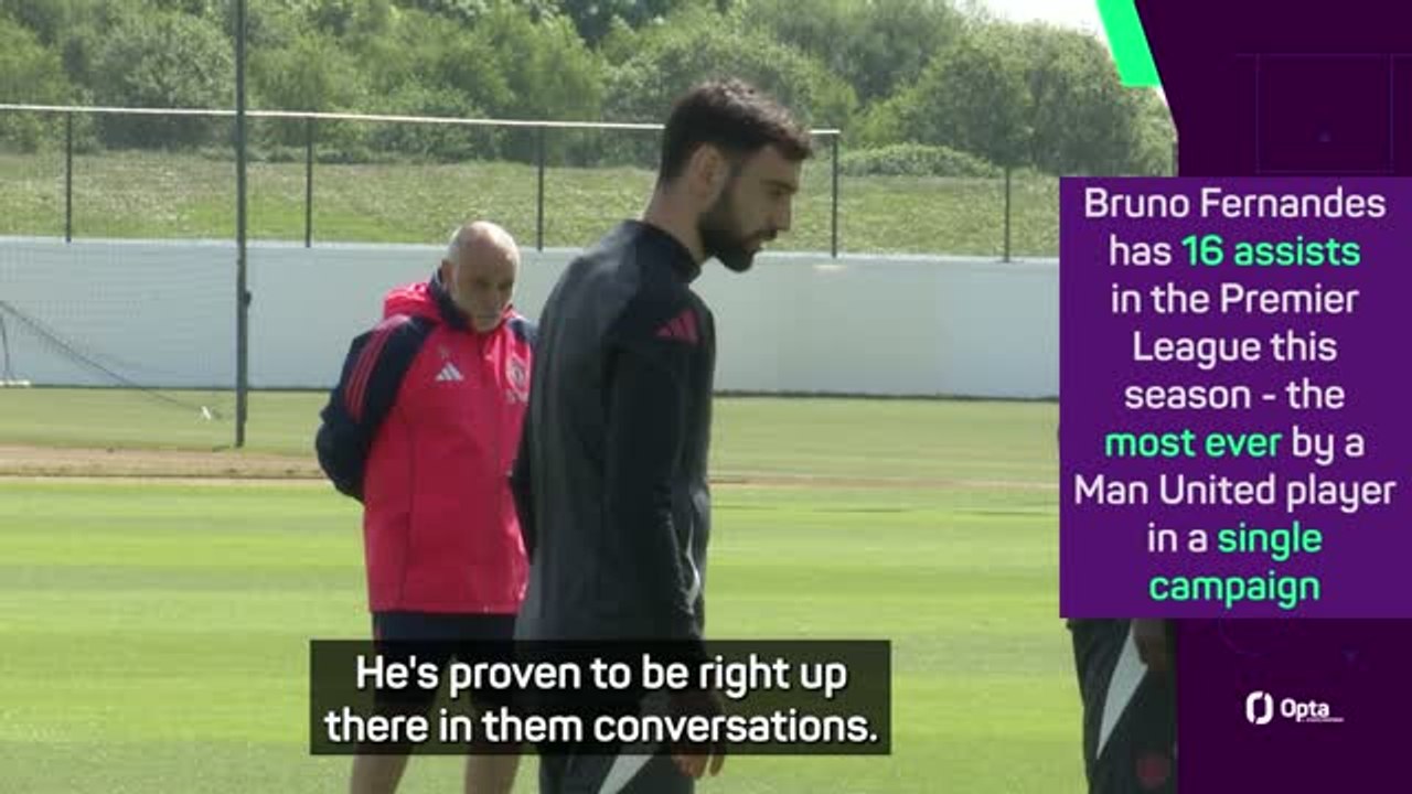 Carrick lauds Fernandes' record-breaking Man United season