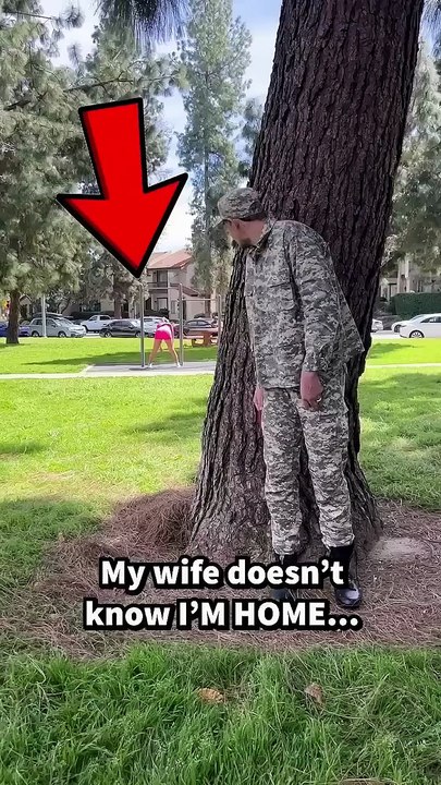Soldier returns home to surprise wife 🤣 I LOVE THIS SURPRISES!🥰