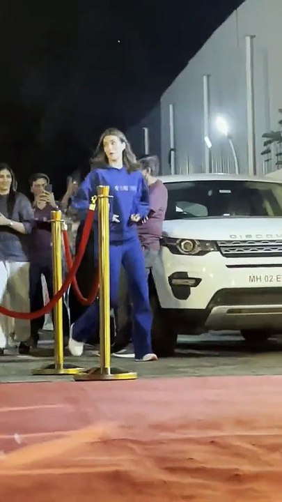 kriti_sanon_dons_the_comfy_look_with_style_#foryou_#foryoupage_#fyp_#kritisanon#ashwariyarai_#bollywood_#hollywood_#actress_#beautiful_#movie_