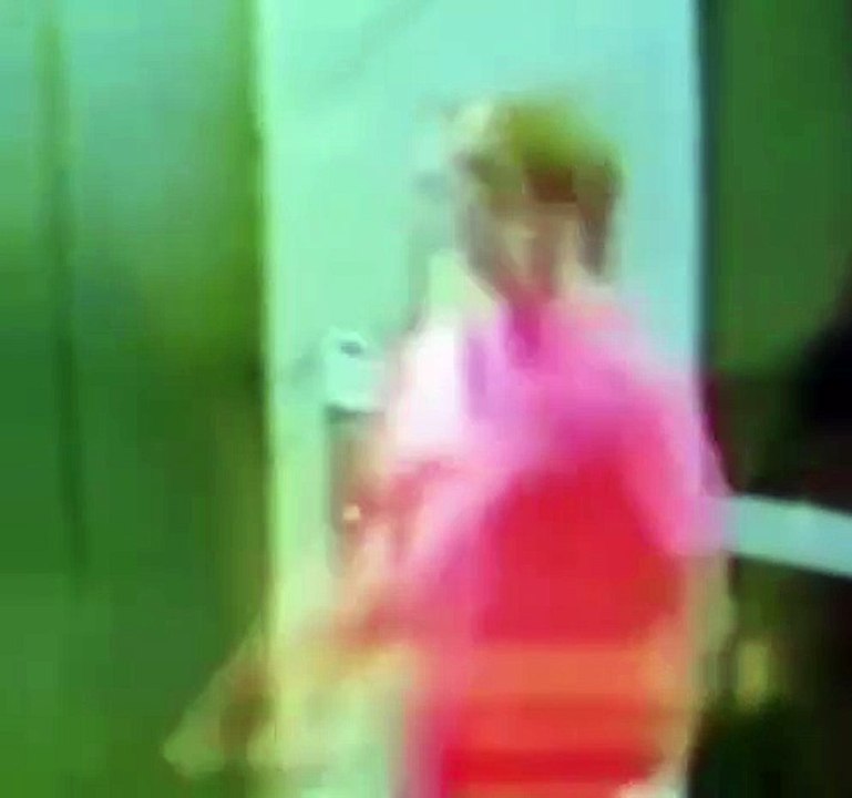 Homem invade prédio e atira vinte vezes contra a porta da ex; veja