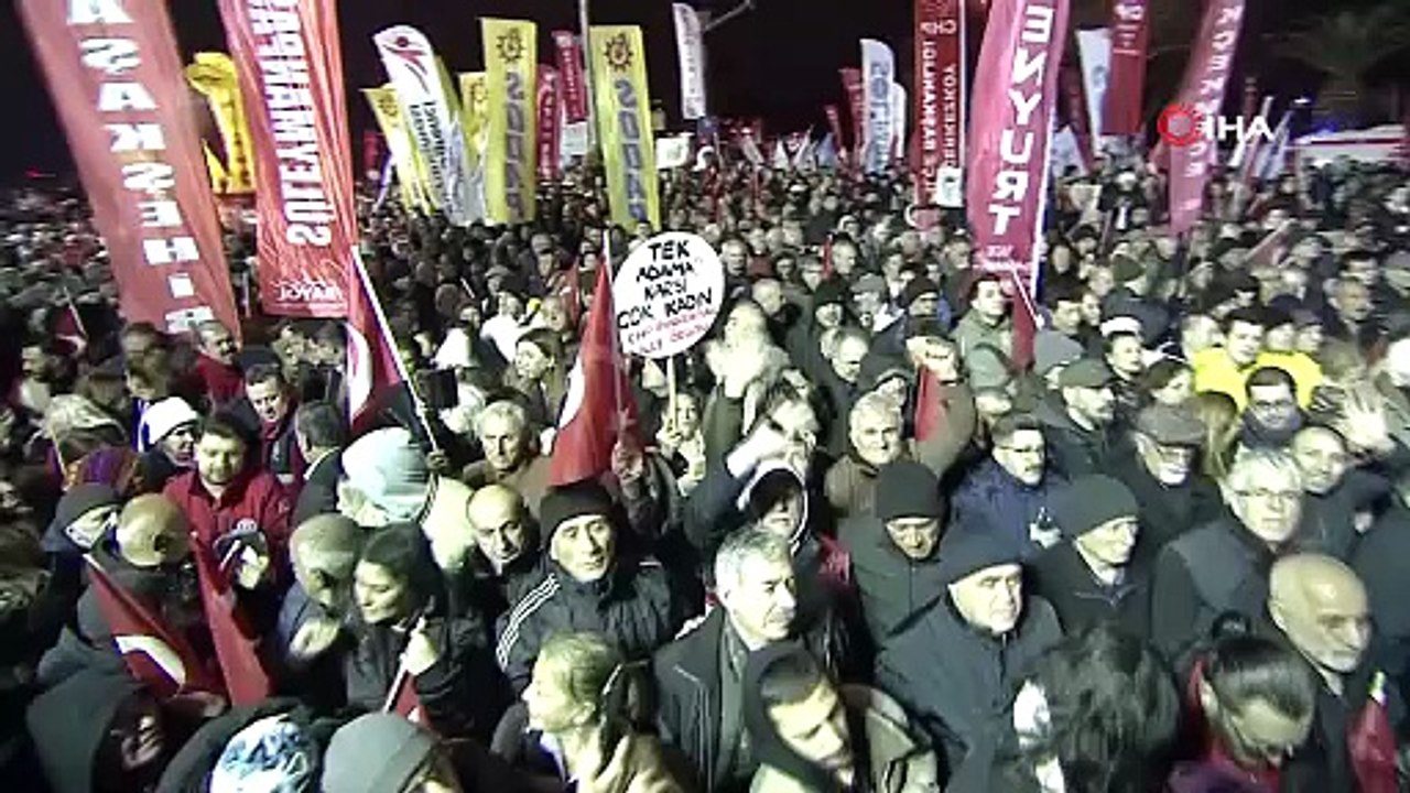 Saraçhane'de tarihi gece! Özgür Özel: ''Bir Ekrem gitti, yüz binlerce Ekrem meydanda''