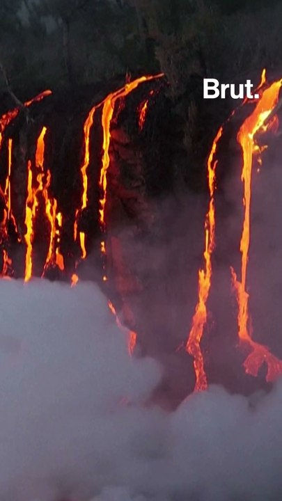 La lave du piton de la Fournaise a atteint l'océan Indien et pourrait bientôt former la plus jeune plage du monde.