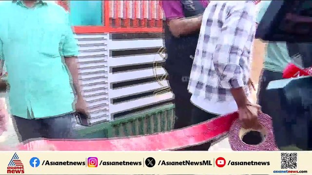 കണ്ണൂരില്‍ DCC ഓഫീസിന് മുന്നില്‍ പടക്കം പൊട്ടിച്ച് കെ.സുധാകരന്‍ അനുകൂലികള്‍