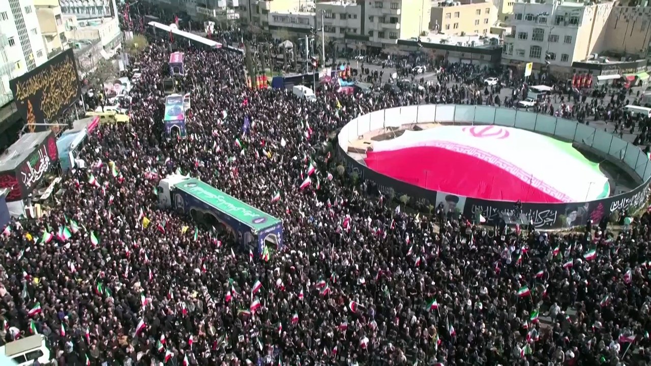 Iran, funerale di massa a Teheran per Larijani e altri funzionari uccisi negli attacchi