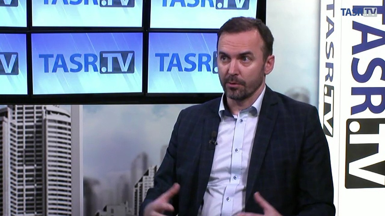 ŠIPOŠ: Obyčajní ľudia v práci piť nesmú, 150 vyvolených poslancov môže