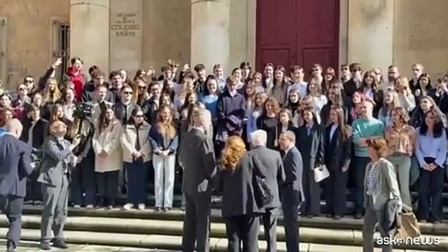 Mattarella con il re a Salamanca: saluta studenti italiani in Erasmus