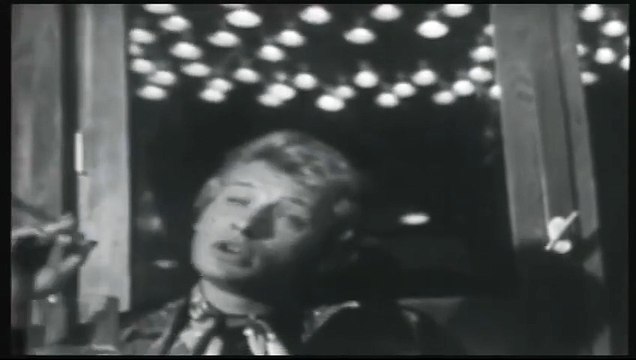 1968 – Johnny Hallyday – Johnny en tournée, voyage en car & loge (Bouton Rouge, 2ème Chaîne, 09 Mars)