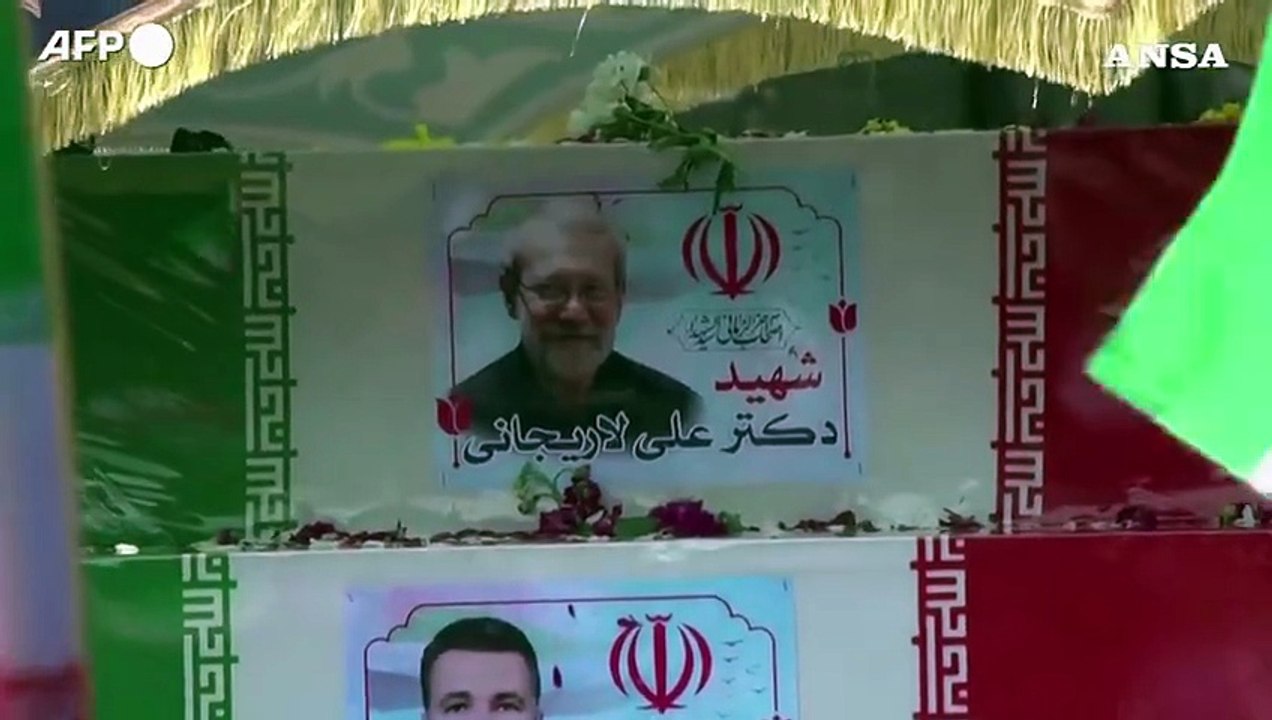 L'Iran piange la scomparsa di Larijani e Soleimani, i funerali a Teheran