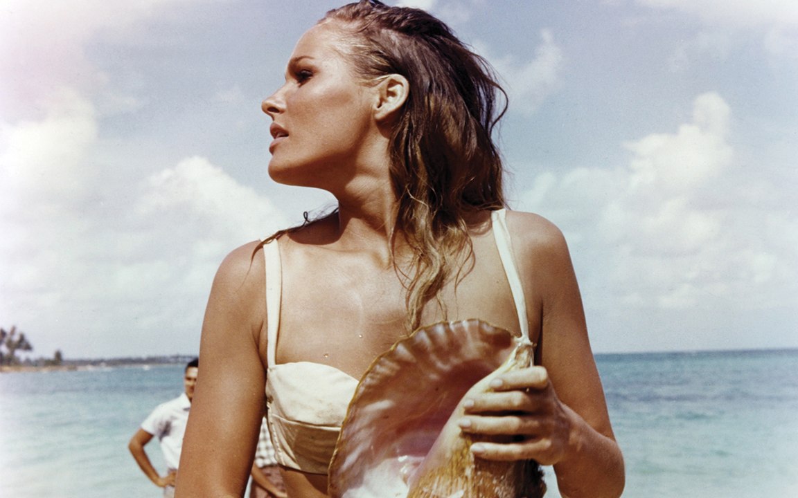 Una vita da Ursula Andress: la prima Bond Girl della storia compie 90 anni