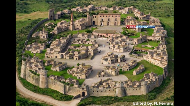 Sorvolo su Andria Antica al tempo del Regno di Napoli: video della simulazione di un drone sulla città vecchia circondata dalle antiche mura