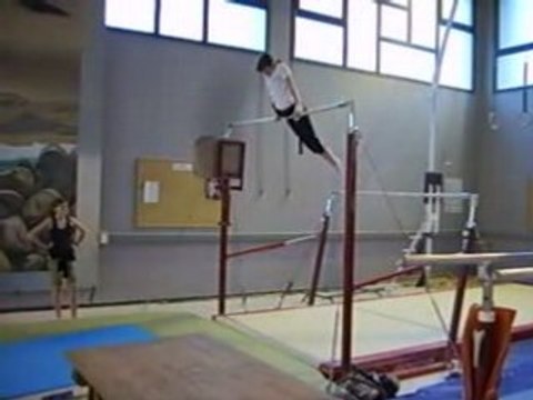 Sorti salto tendu en barres