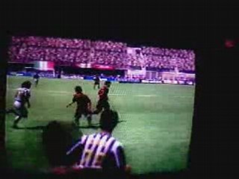 Tacle assasin sur un joueur sans le ballon
