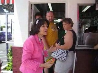 Free Hot Dogs at Pink’s LA on behalf of Tori & Dean