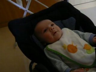 Camille raconte des trucs à maman