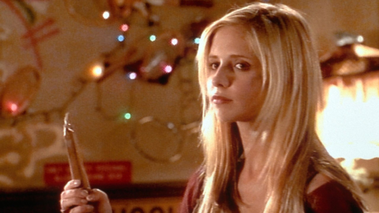 Sarah Michelle Gellar Urges Fans Not to Read Any Leaked 'Buffy' Pilot Script | THR News Video