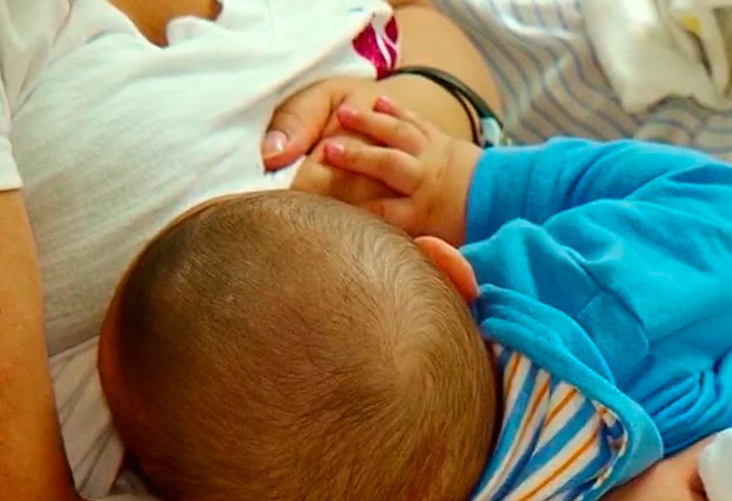 tn7-Aprueban ampliar licencia de lactancia hasta que el niño deje leche materna