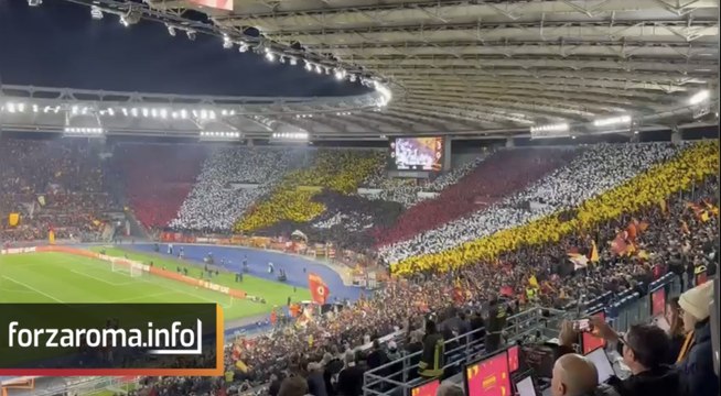 Roma-Bologna, la coreografia da brividi della Curva Sud con la Lupa al centro