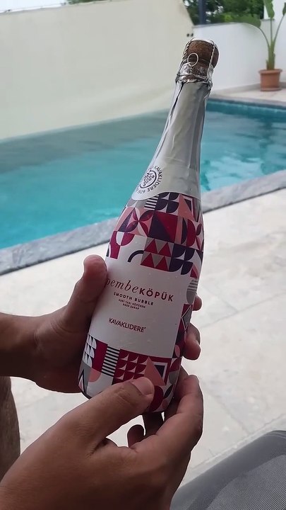 Şampanya (Köpüklü : Köpüren Şarap) Şişesi Nasıl Açılır?