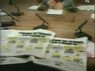 Coluche dénonce les médias