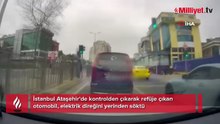 Elektrik direğini yerinden söktü! Kontrolden çıkan araç...