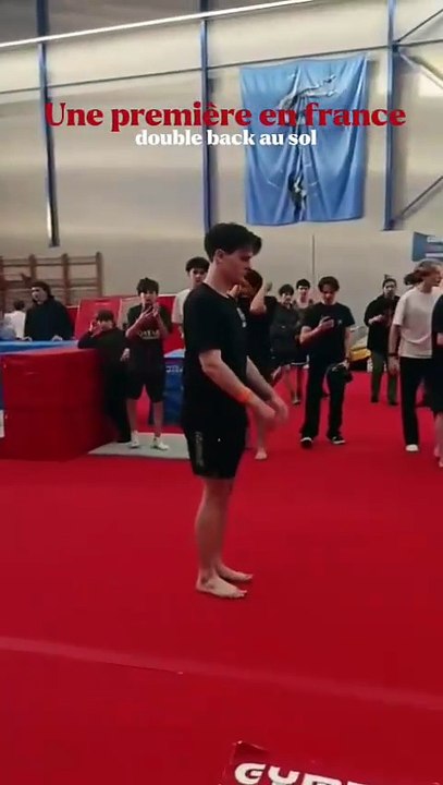 🏃‍♂️ Première en France : Double backflip sur trampoline + parkour - Record Kelo Trampo !