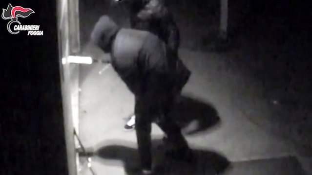 Assalti ai bancomat con esplosivo in Irpinia: arrestati cinque pugliesi (20.03.26)