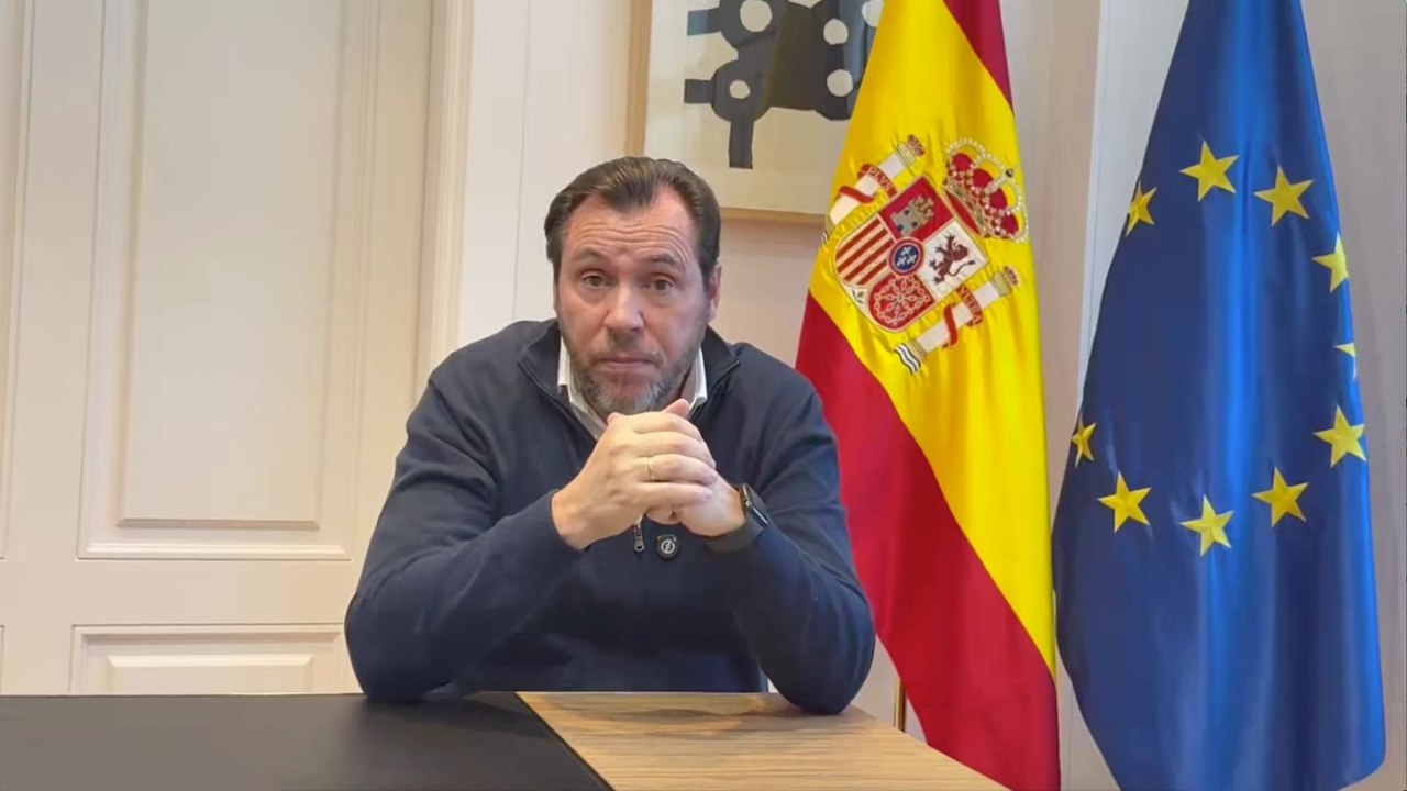 Óscar Puente recurre a un esperpéntico argumento para explicar por qué el AVE no llega a Málaga