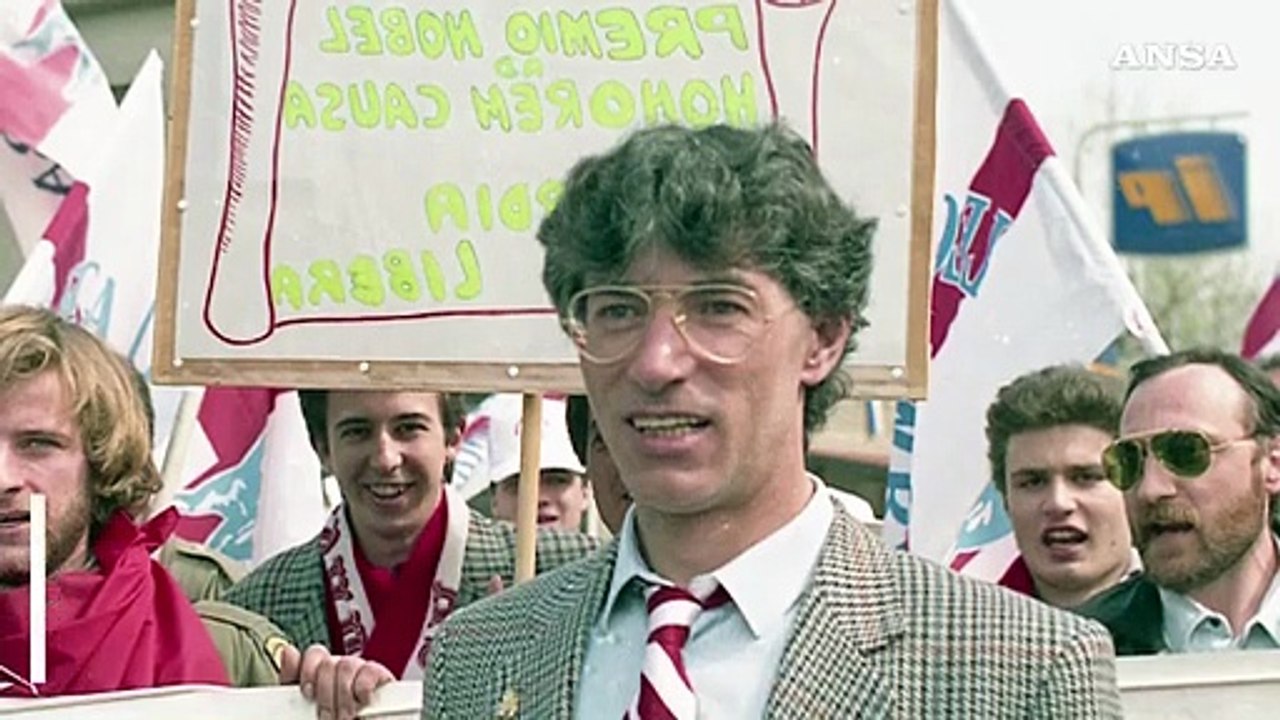 Addio a Umberto Bossi, il Senatur che voleva la secessione padana