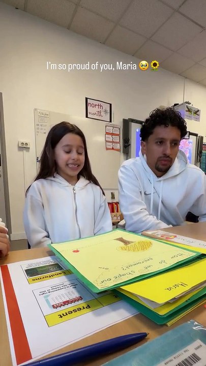 Le joueur du PSG Marquinhos a assisté à la présentation d'anglais de sa fille Maria à l'école