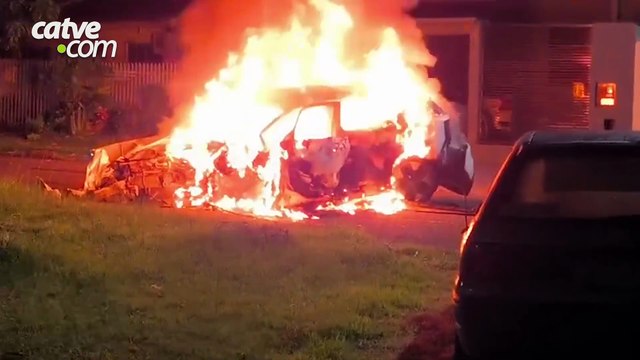 Imagens mostram Volvo EX30 tomado pelas chamas após acidente no Parque Verde