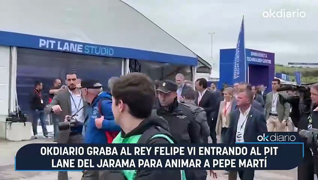 OKDIARIO graba al Rey Felipe VI entrando al pit lane del Jarama para animar a Pepe Martí