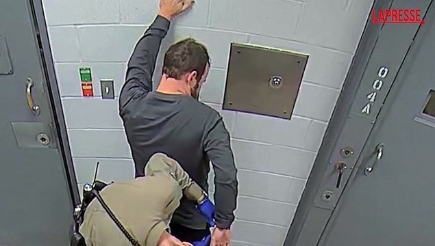 La star di '19 Kids and Counting' Joseph Duggar arrestato per abusi su minore: i video in caserma