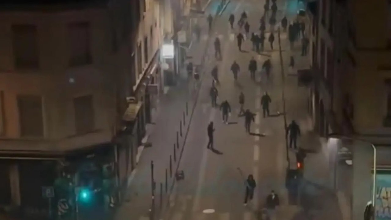 Escalofriantes imágenes de la apuñalada a un aficionado ultra del Celta en Lyon