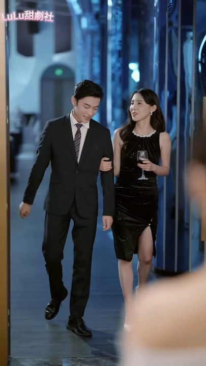 He leaves her for the white moon, making her a joke. She turns to the rich actor, he regrets [Full Movie] [Vertical Drama]Full EP - Full