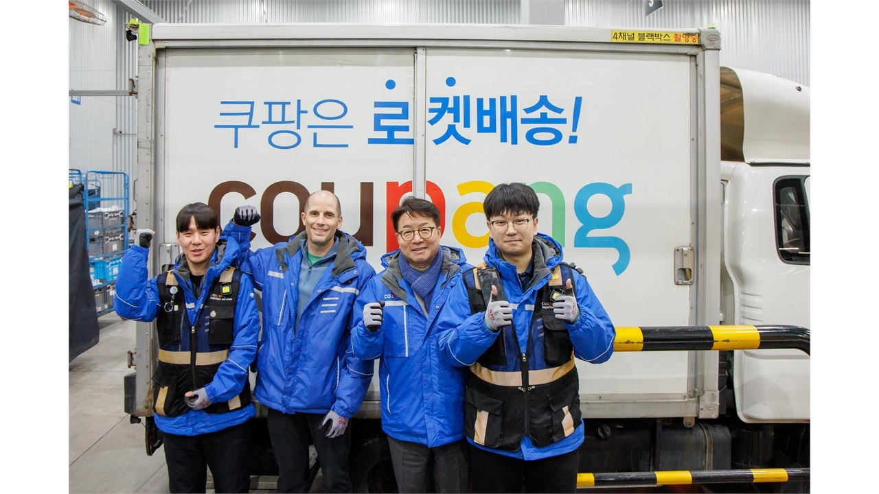 [기업] 쿠팡 로저스 대표, 새벽배송 체험...작업 과정 점검 / YTN